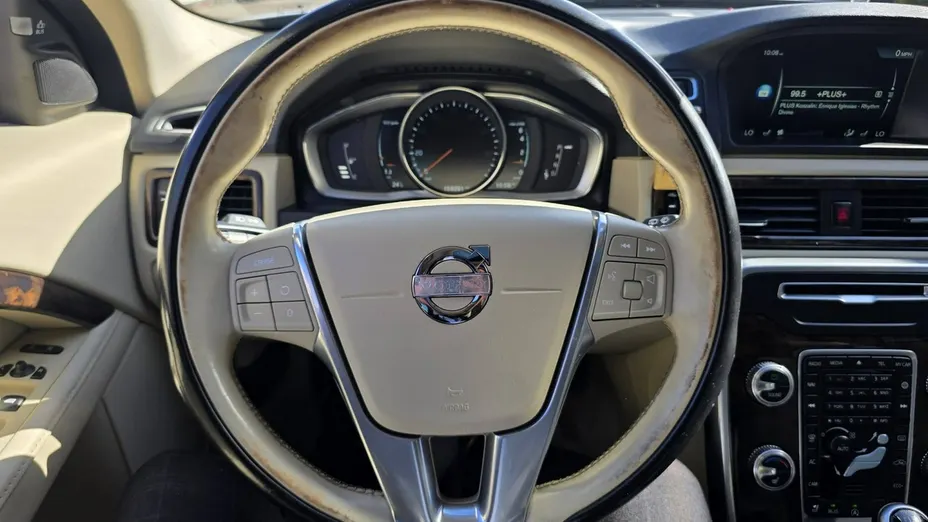 VOLVO XC70 -