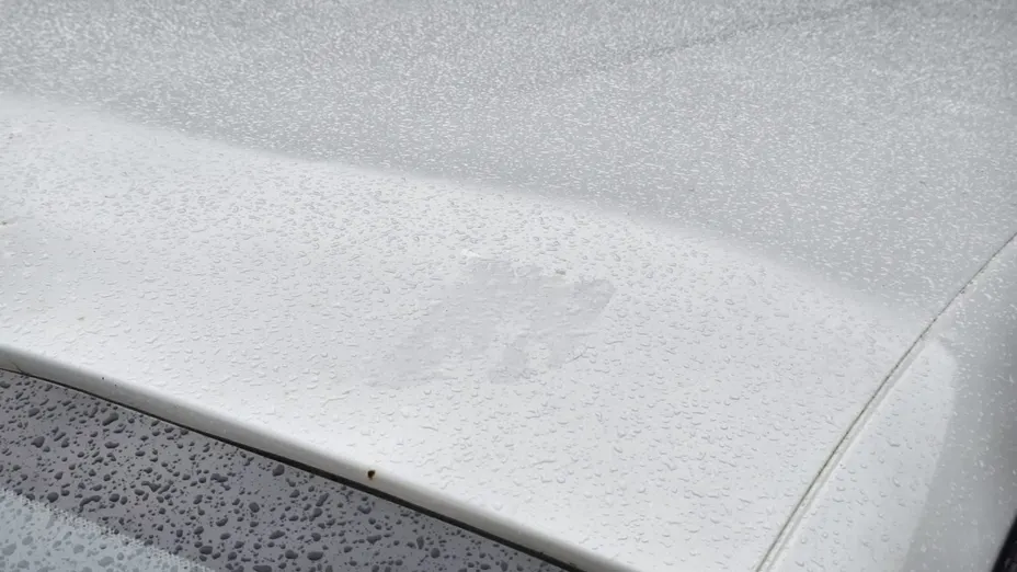 PEUGEOT 208 -