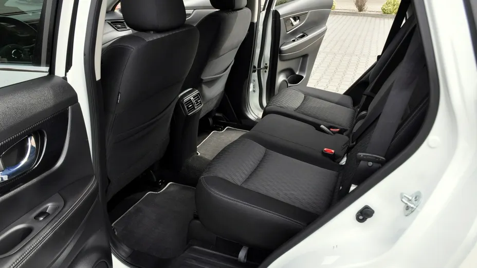 NISSAN X-Trail -