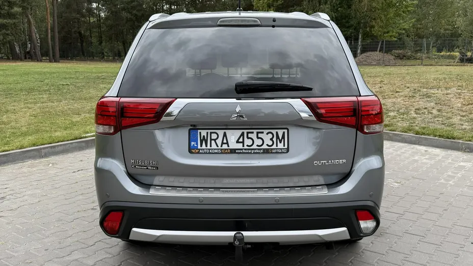 MITSUBISHI Outlander -