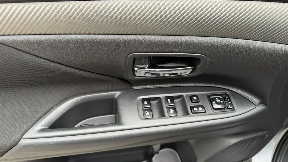 MITSUBISHI Outlander -