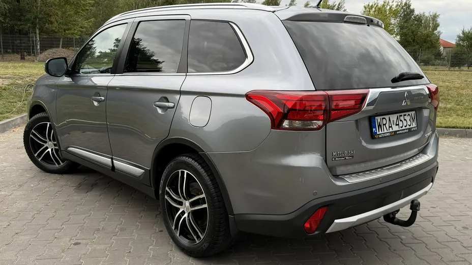 MITSUBISHI Outlander -