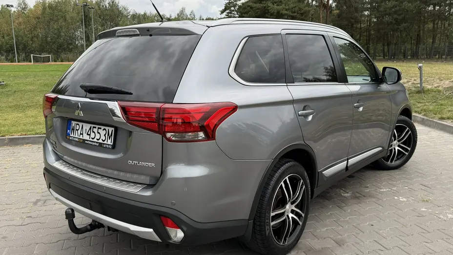 MITSUBISHI Outlander -