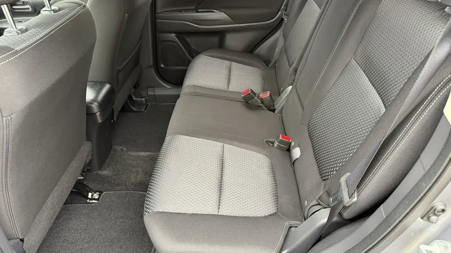MITSUBISHI Outlander -