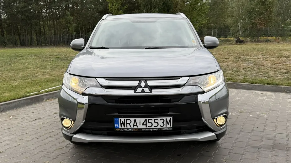 MITSUBISHI Outlander -