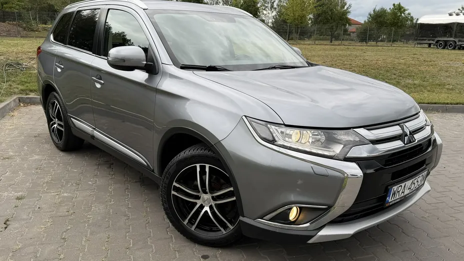 MITSUBISHI Outlander -