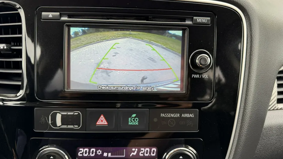 MITSUBISHI Outlander -