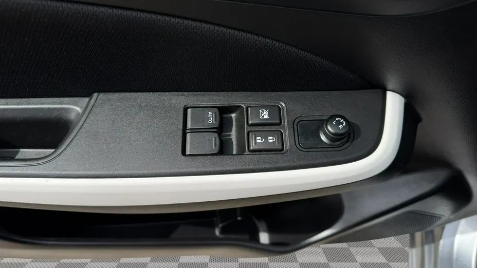 SUZUKI Swift -