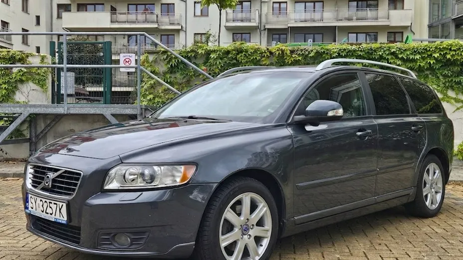 VOLVO V50 -