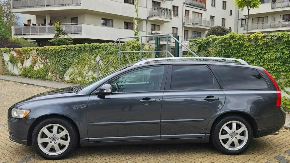 VOLVO V50 -
