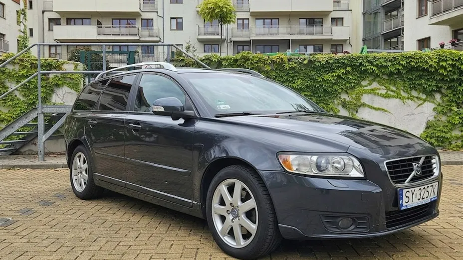 VOLVO V50 -