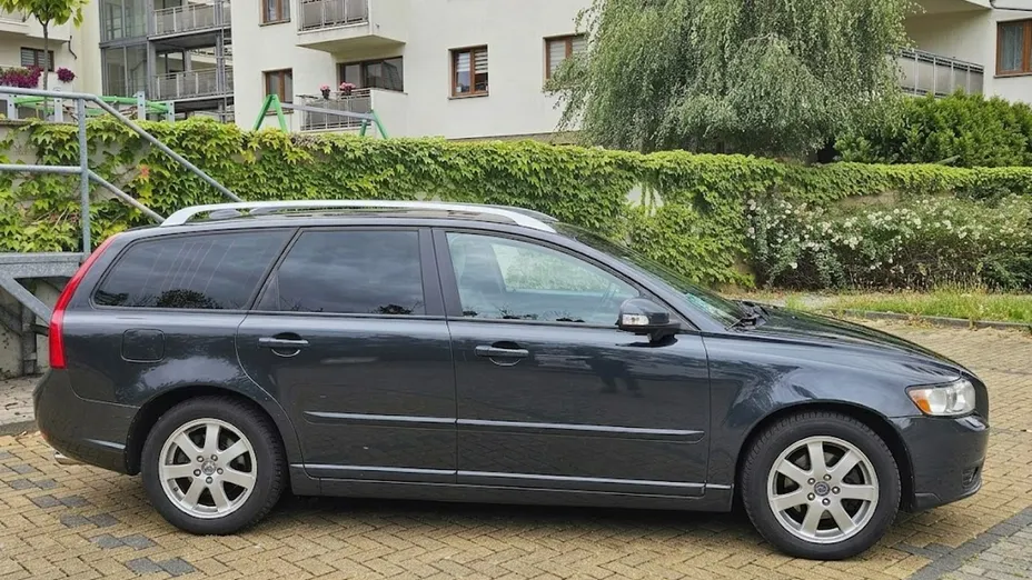 VOLVO V50 -