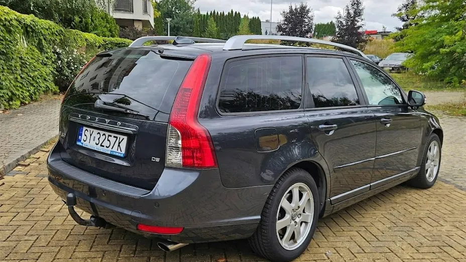 VOLVO V50 -
