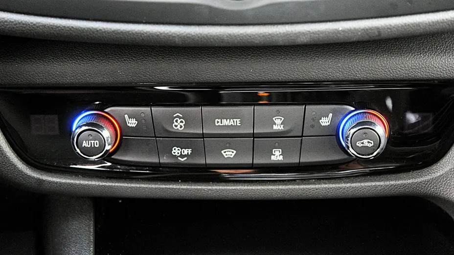 OPEL Insignia -
