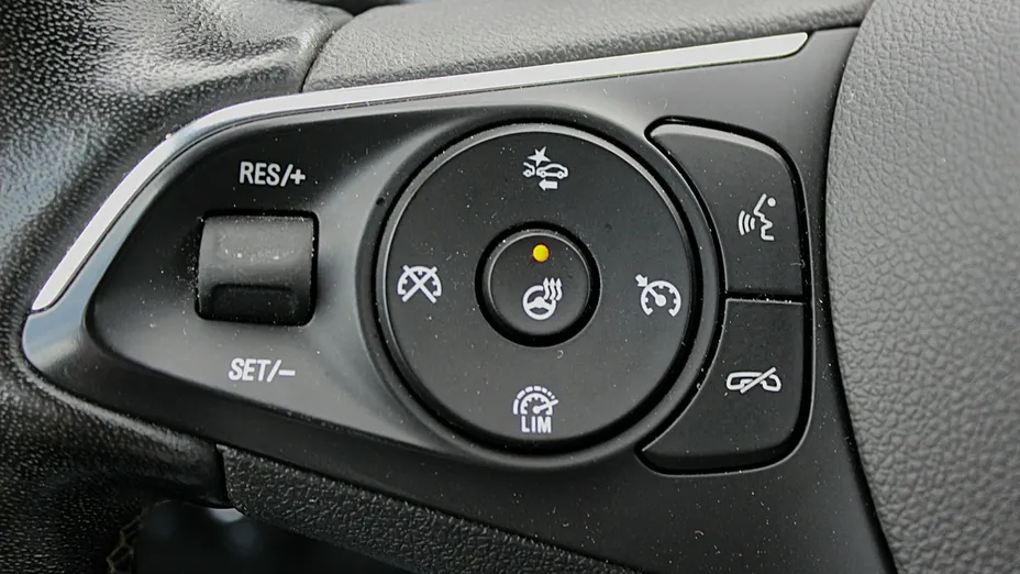 OPEL Insignia -