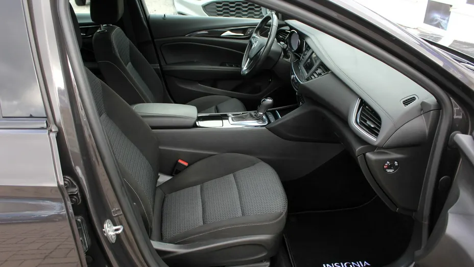 OPEL Insignia -