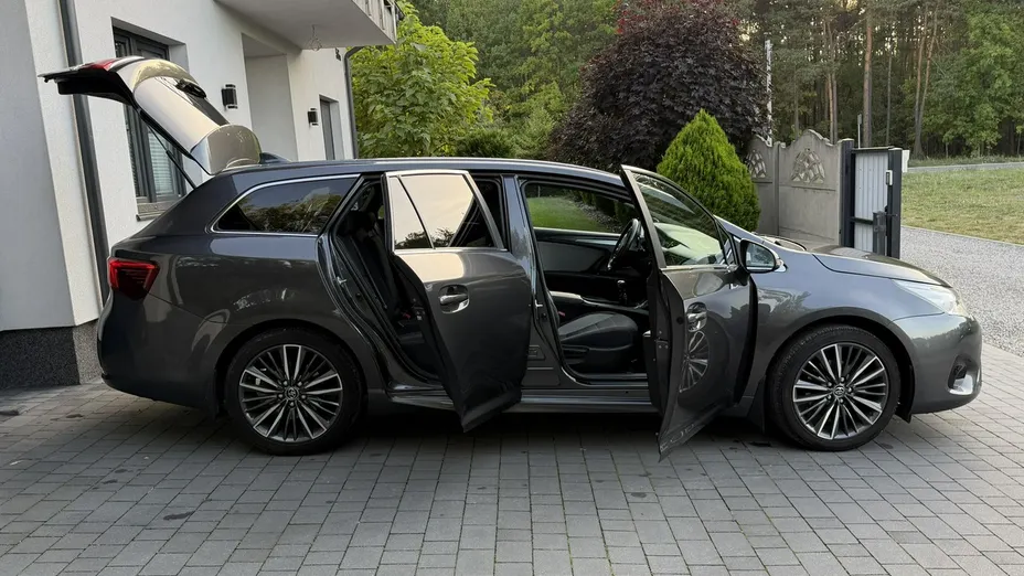 TOYOTA Avensis -