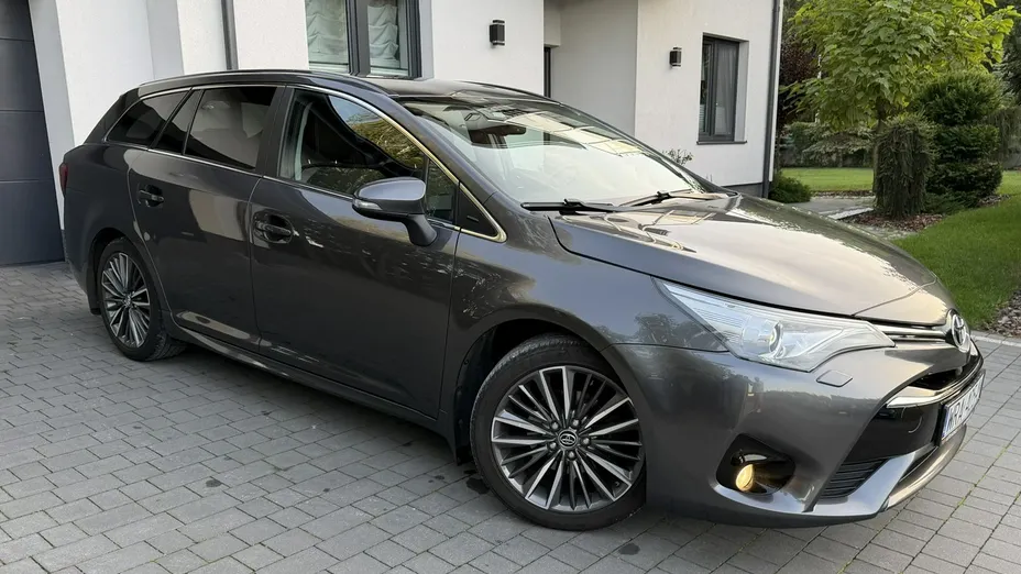 TOYOTA Avensis -