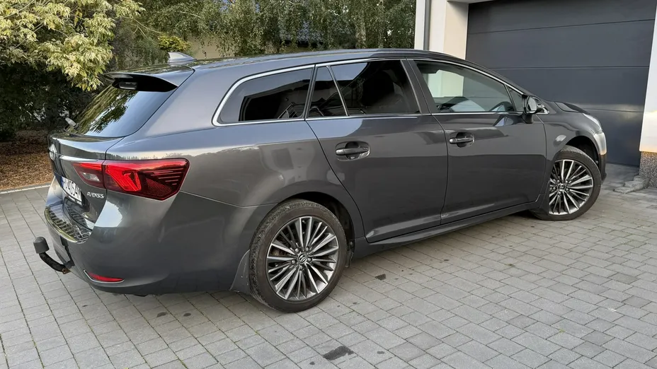 TOYOTA Avensis -