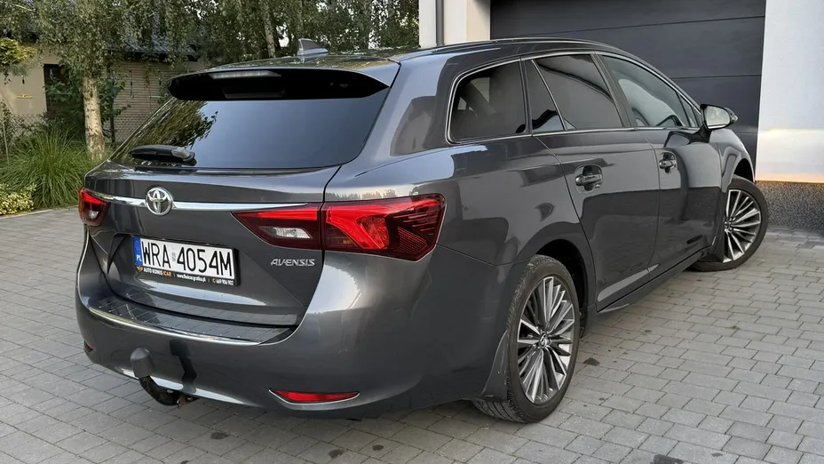 TOYOTA Avensis -