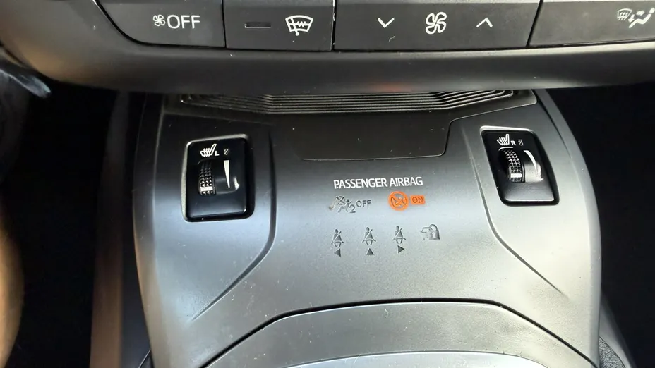 TOYOTA Avensis -