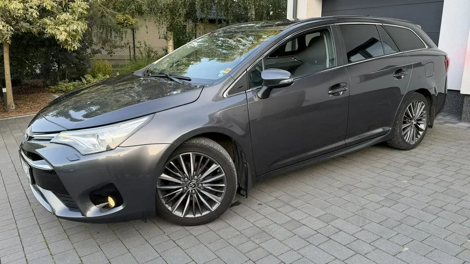 TOYOTA Avensis -