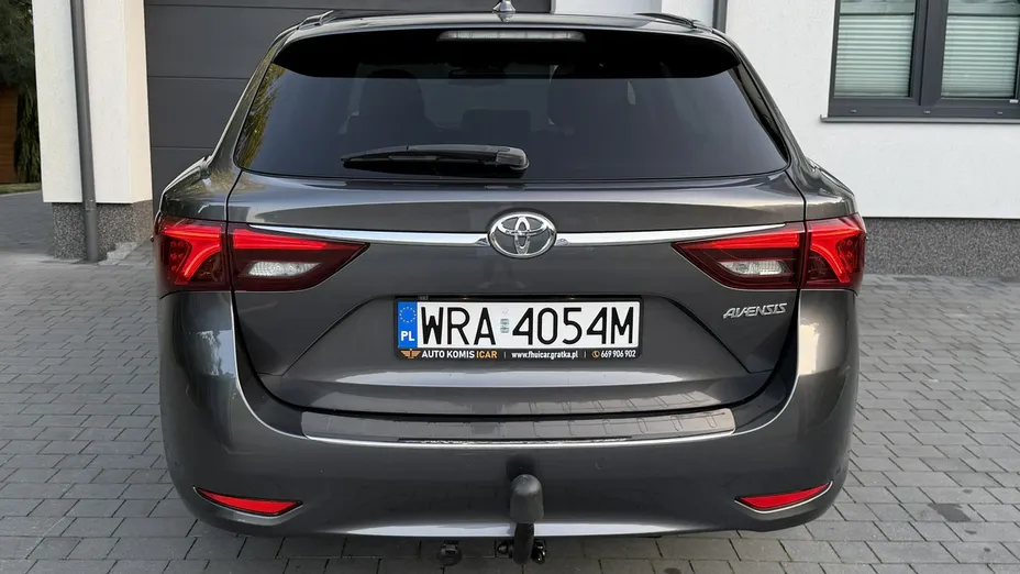 TOYOTA Avensis -