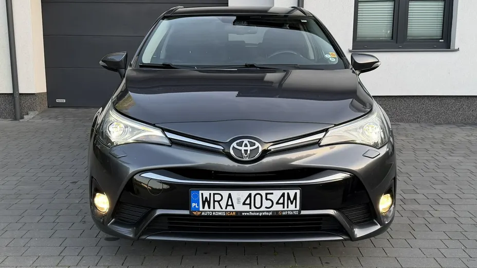 TOYOTA Avensis -