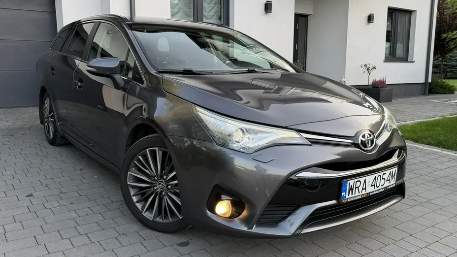 TOYOTA Avensis -