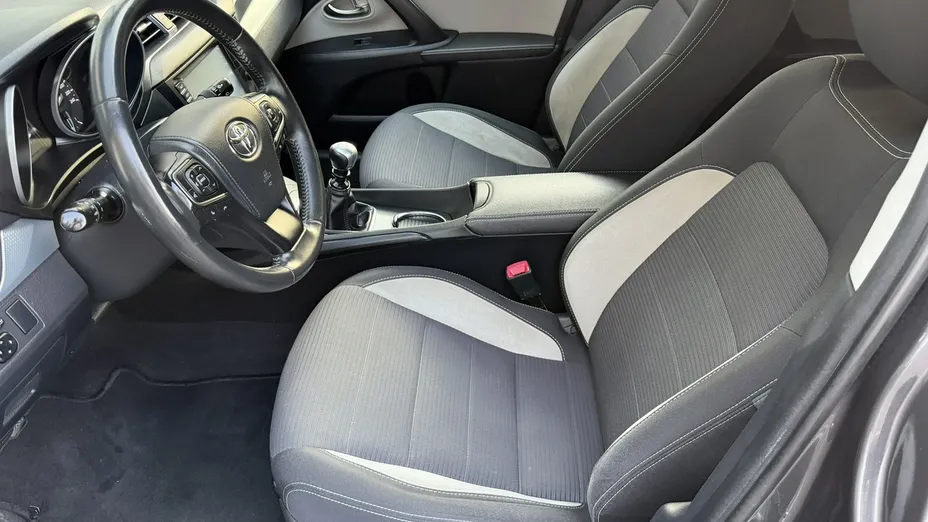 TOYOTA Avensis -