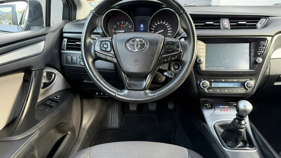 TOYOTA Avensis -