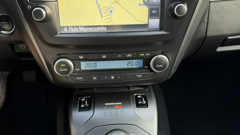TOYOTA Avensis -