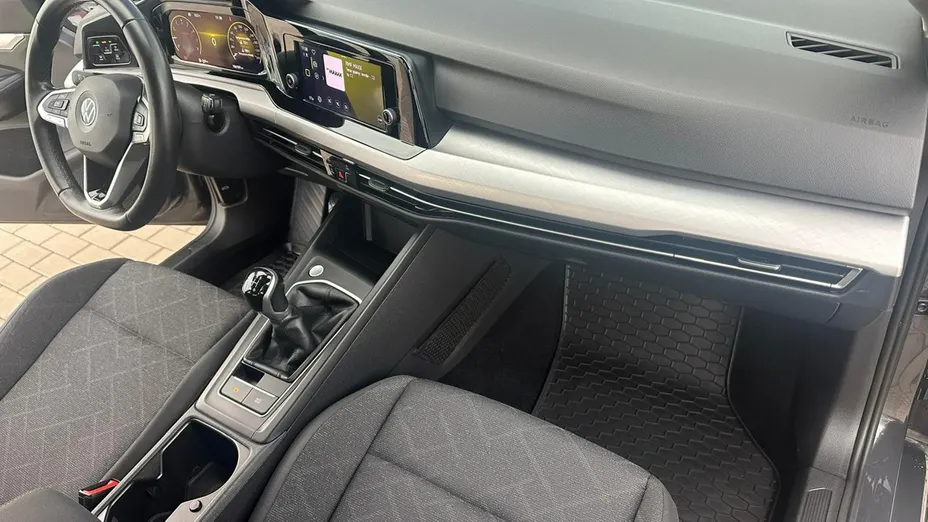 VOLKSWAGEN Golf -