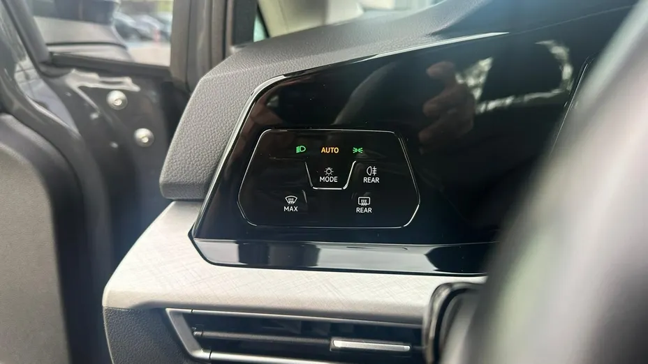 VOLKSWAGEN Golf -