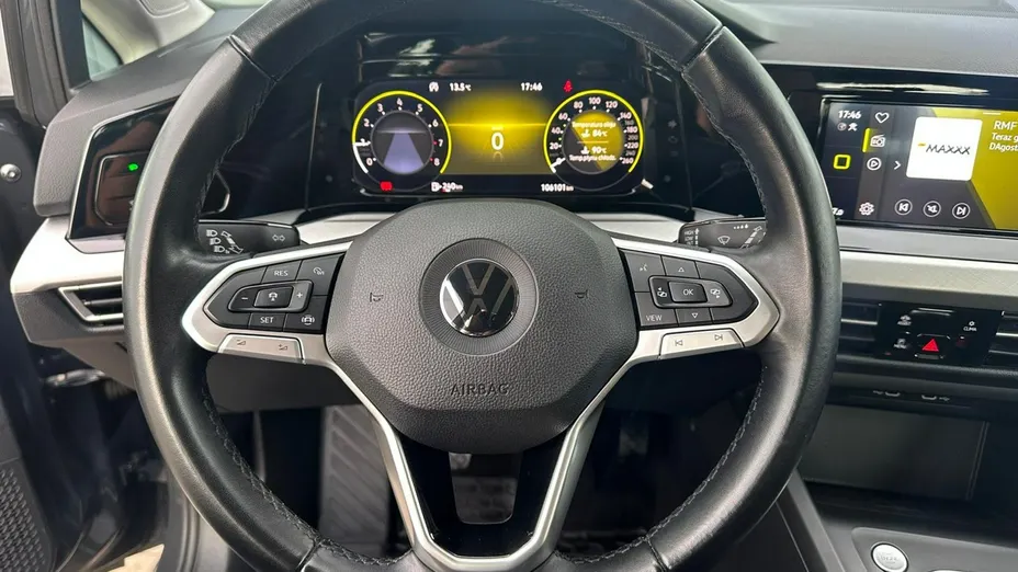 VOLKSWAGEN Golf -