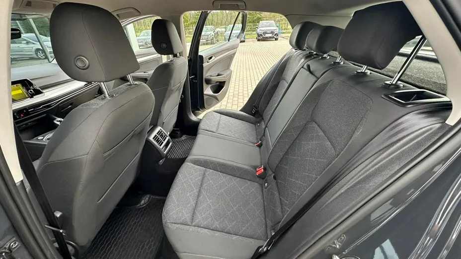 VOLKSWAGEN Golf -