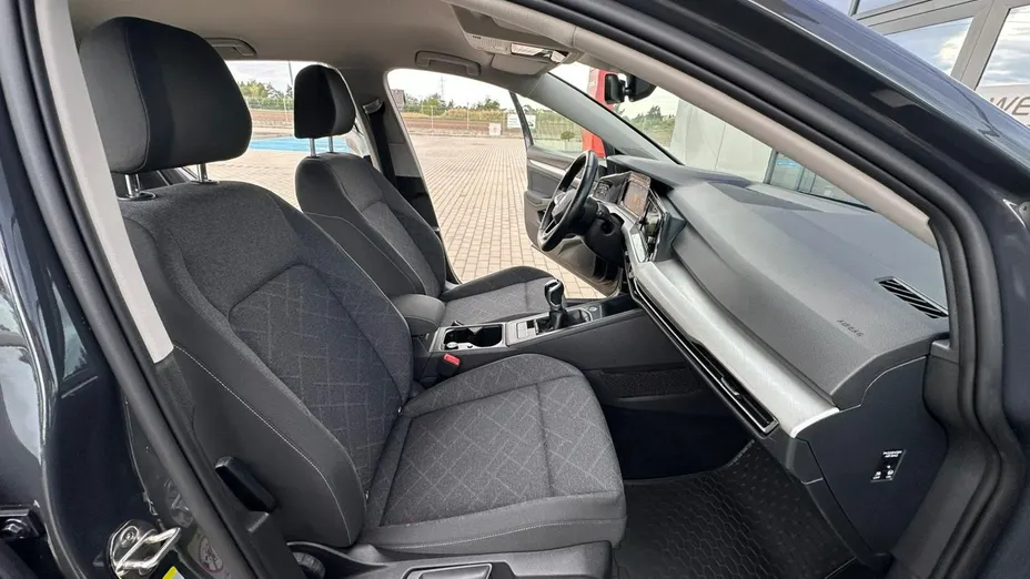 VOLKSWAGEN Golf -