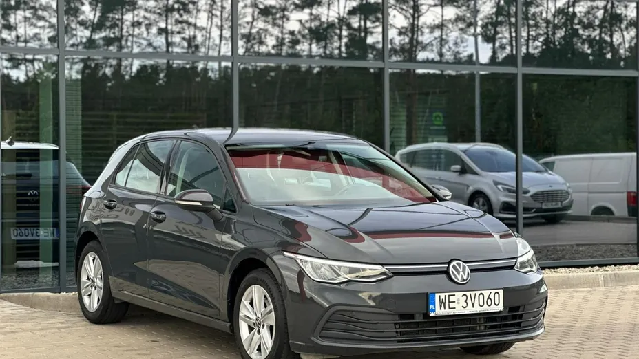 VOLKSWAGEN Golf -
