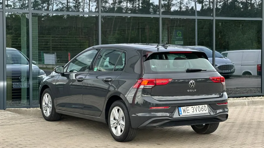 VOLKSWAGEN Golf -