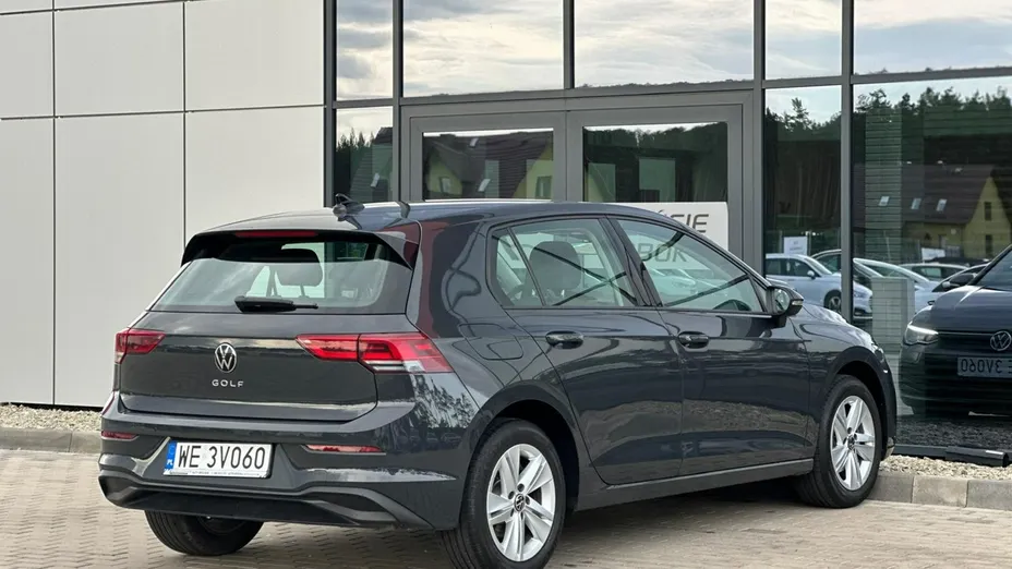 VOLKSWAGEN Golf -