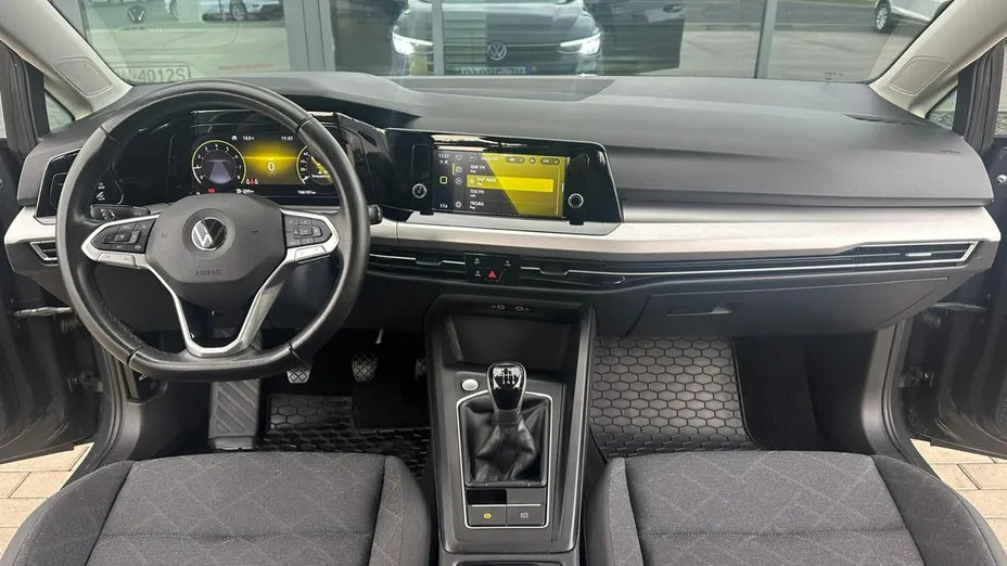 VOLKSWAGEN Golf -