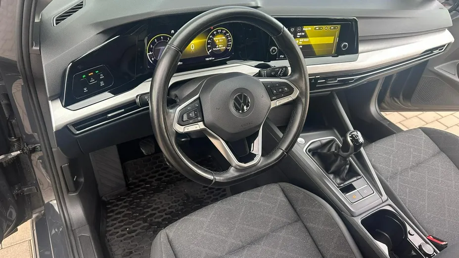 VOLKSWAGEN Golf -