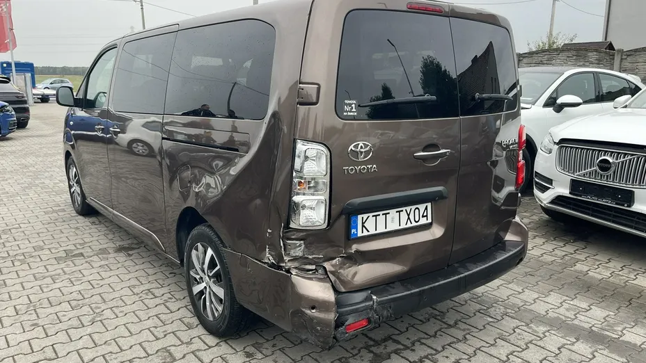 TOYOTA Proace Verso -