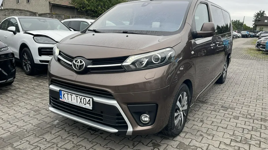TOYOTA Proace Verso -