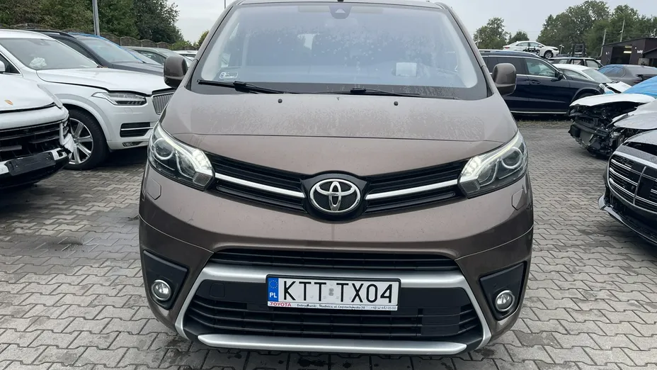 TOYOTA Proace Verso -