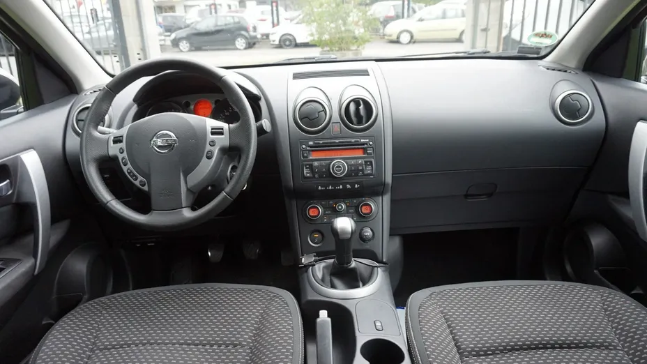 NISSAN Qashqai -