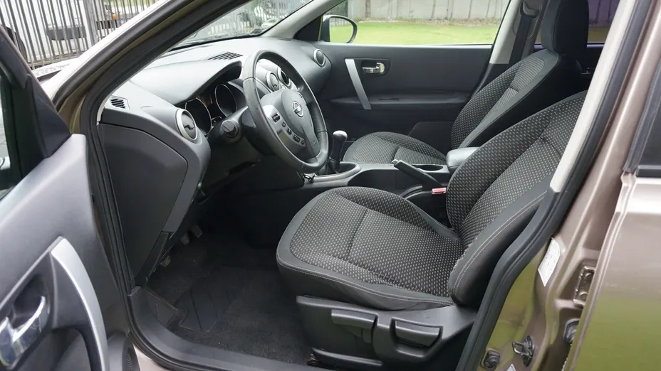 NISSAN Qashqai -