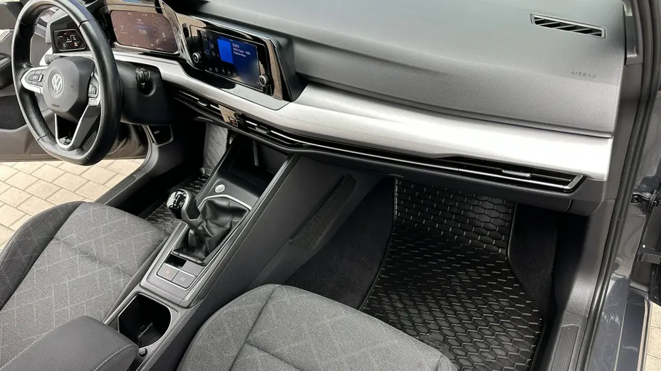VOLKSWAGEN Golf -