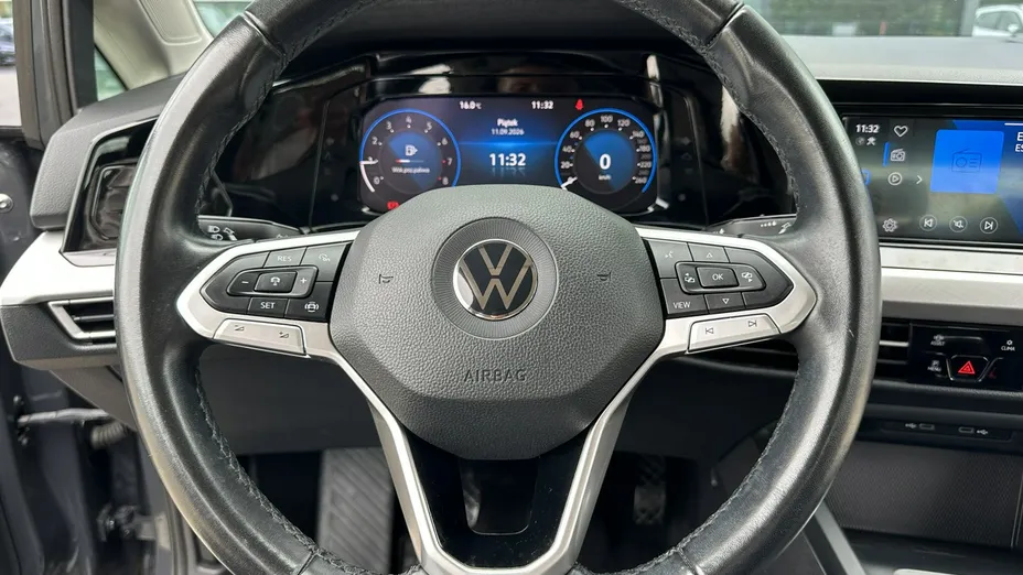 VOLKSWAGEN Golf -