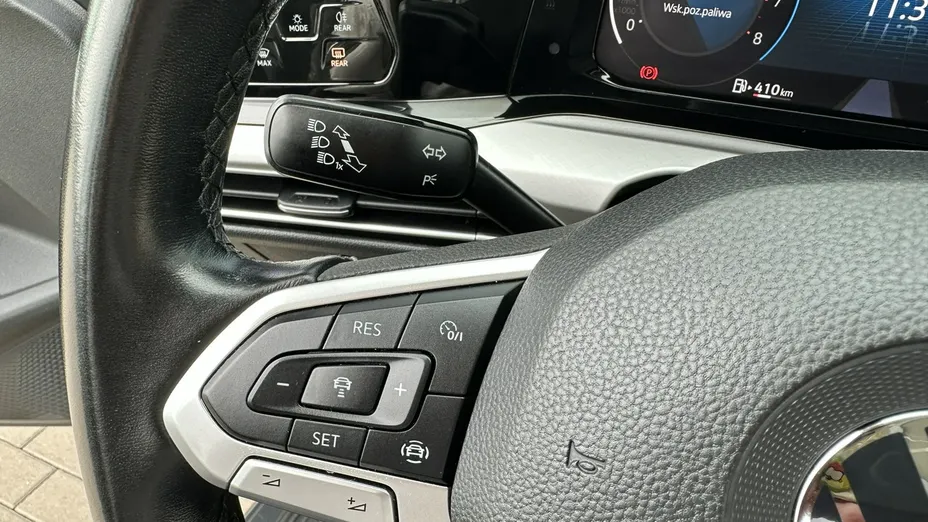 VOLKSWAGEN Golf -